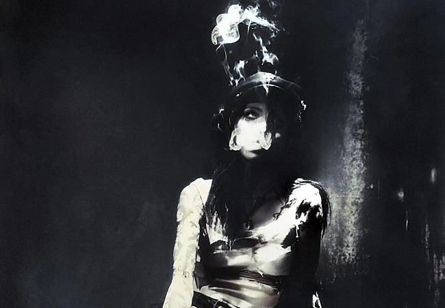 「ユール、米番組で「Skullcrusher」のパフォーマンス披露」1枚目/2