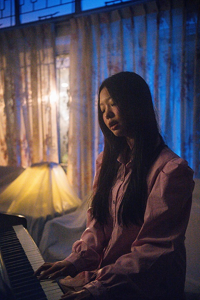 「レジーナ・ソング、新曲「Love me again」本日リリース＆MV公開」1枚目/2