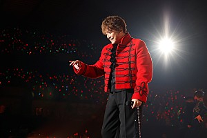 ライブレポート＞香取慎吾、初のソロツアー開幕 圧巻の