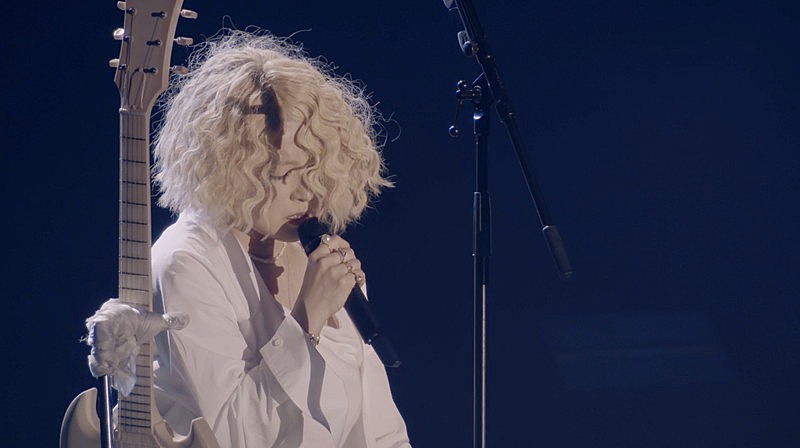 「椎名林檎、アリーナツアーより「ＴＯＫＹＯ」「茫然も自失」ライブ映像を公開」1枚目/12