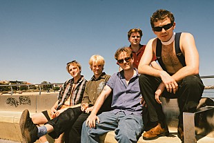 「シェイム、ニューAL『カットスロート』よりタイトル曲のスリリングなMV解禁」