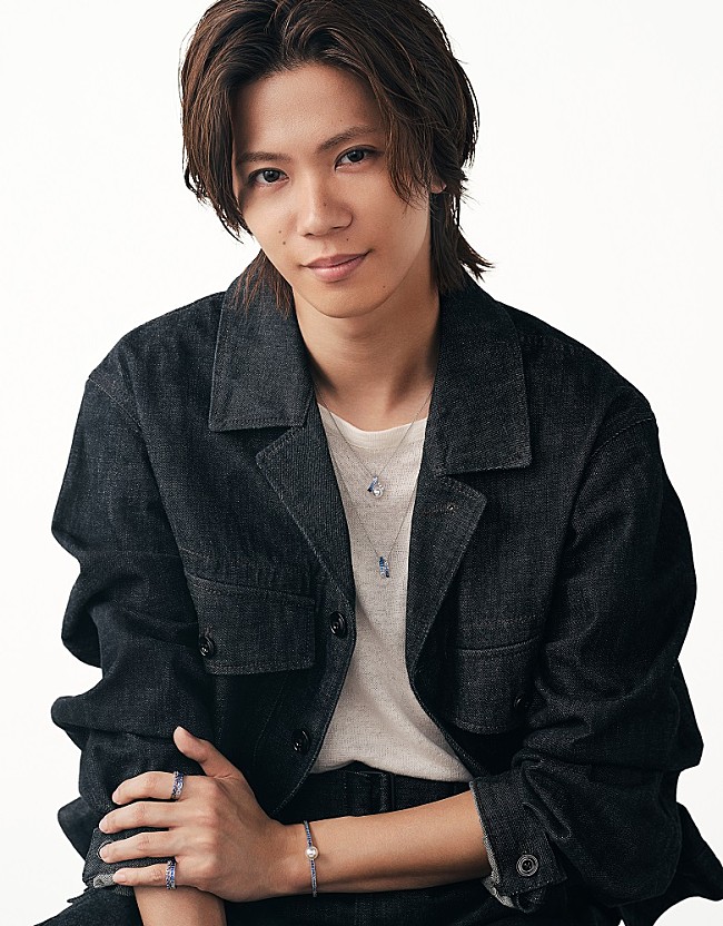 「神宮寺勇太がMIKIMOTOの最新キャンペ－ンに登場　サファイア×デニムで海を思わせるさわやかルックを披露」1枚目/1