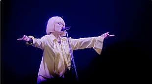 「椎名林檎、アリーナツアーより「人間として」ライブ映像を公開」