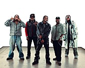 「ジャスティン・ビーバーのバックバンド”ウィー・ザ・バンド”、デビューSG「ワン・アンド・オンリー」リリース」1枚目/3