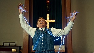 「ジャック・ホワイト、「アーチビショップ・ハロルド・ホームズ」MV公開　ジョン・C・ライリー出演」