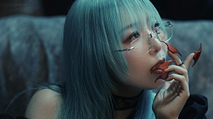 「Co shu Nie×HYDEによるアニメ『黒執事』OPテーマ「MAISIE」MV公開」