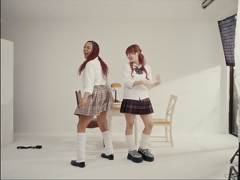 「『Crystal Kay「恋におちたら (Re-recording)」MUSIC VIDEO』」2枚目/10