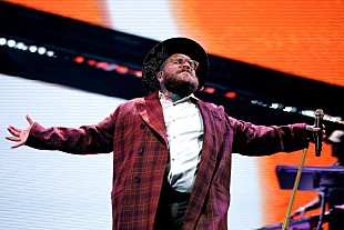 「テディ・スウィムズ、恋人のレイシュ・ライトとの間に第一子誕生」