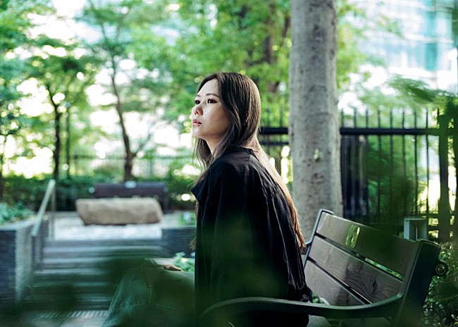 「＜わたしたちと音楽 Vol. 60＞金原ひとみが語る、時代の変化の中で言葉を発信すること」1枚目/1