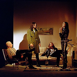 「ウルフ・アリス、新曲「The Sofa」で大人になることの痛みと優しさを繊細に描く」