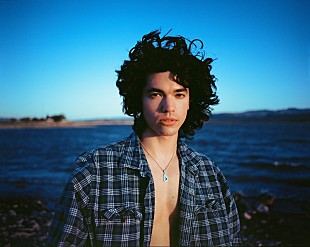 「コナン・グレイ、別れの苦しさを描いた「Vodka Cranberry」MV公開」