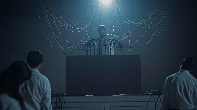 「須田景凪、スタイリッシュに怪しい世界を描いた「ラストルック」MVプレミア公開＆来春に東阪ツアー開催決定」1枚目/4