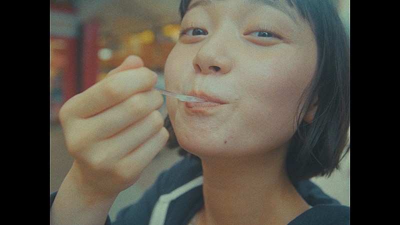 リュックと添い寝ごはん、恋の病に罹った主人公を描いた「恋煩い」MV公開