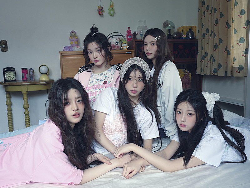 「ILLIT、コンセプトフォト&フィルム「Home Playing」バージョンにそれぞれの遊び心」1枚目/17