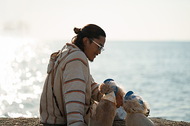 「KAZ（GENERATIONS・数原龍友）の愛犬が「T&amp;W」MVに登場」1枚目/2