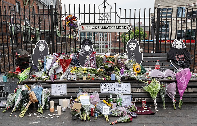 故オジー・オズボーン、故郷の英バーミンガムで葬列が行われることに