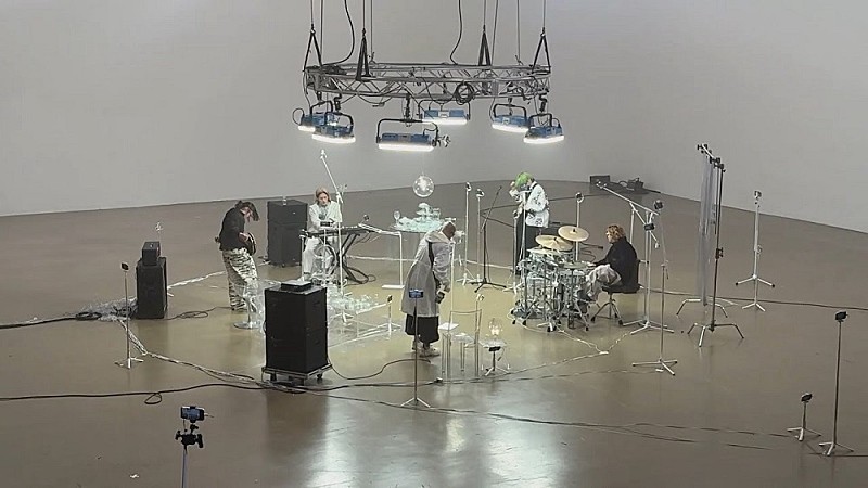 Kroi、新曲「Method」、iphone40台を使ったMVのBehind The Scenesを公開