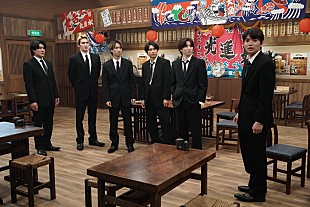 「SixTONES、約10年ぶり“6人全員揃っての芝居”にも挑戦　コント番組『ワロタ！』#2」