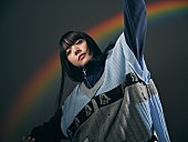 「あいみょん、アリーナツアー【ドルフィン・アパート】映像作品化　長編オフショット映像も収録」1枚目/2