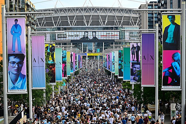 「オアシス、英ロンドン公演で観客が転落死「衝撃を受け、悲しんでいる」」1枚目/1