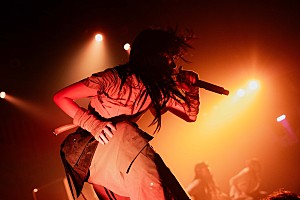 PassCode、最新アルバム『INSIGNIA』を引っ提げたツアー完走 ファイナル公演の公式レポ到着 | Daily News ...