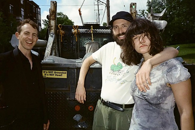 「ビッグ・シーフ、ララージが参加した新曲「Grandmother」と「Los Angeles」公開」1枚目/2