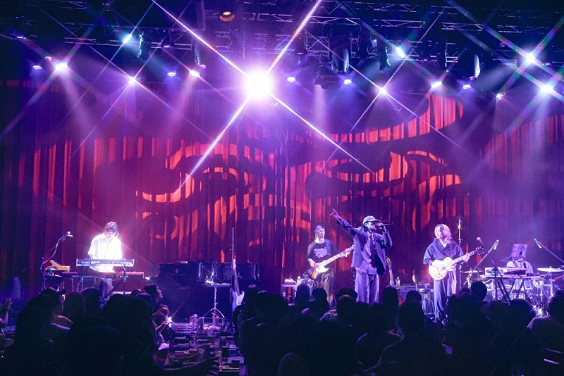 ＜ライブレポート＞DURDN、初のビルボードライブで見せた“今”──温もりと躍動が交差した一夜