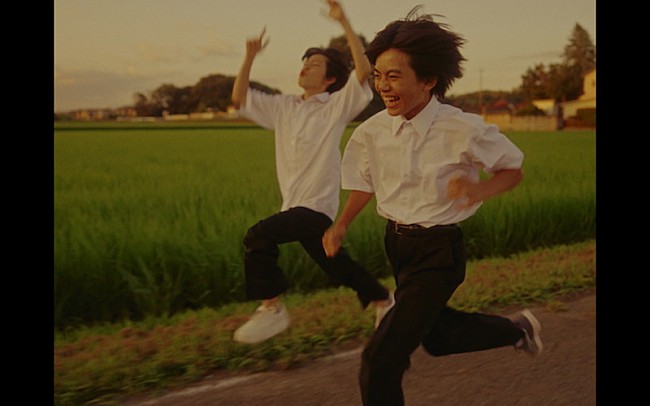 「オレンジスパイニクラブ、新曲「ネクター」MVで“過ぎ去った青春”を呼び起こす」1枚目/3