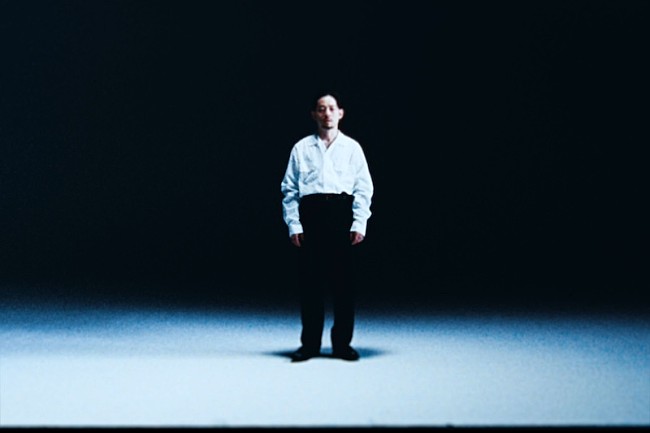 「ZORN、新曲「戦争と少女」MV公開」1枚目/2