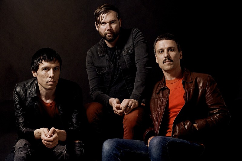 ザ・クリブス、ニューALより新曲「Summer Seizures」MV公開