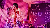 「UA、デビュー30周年記念の日比谷野音公演よりアニバーサリーシングル「Happy」ライブ映像公開」1枚目/3