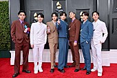 「BTSのJ-HOPE、兵役を終え再集結したメンバー全員がビーチやスタジオで過ごす写真を共有」1枚目/1