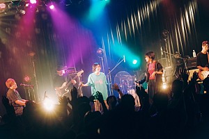 汐れいら、デビュー2周年記念ライブはDURDN／yutoriと共に閉幕 | Daily