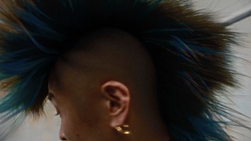 常田大希が様々なヘアスタイルで登場、書き下ろし楽曲も披露するMAROの