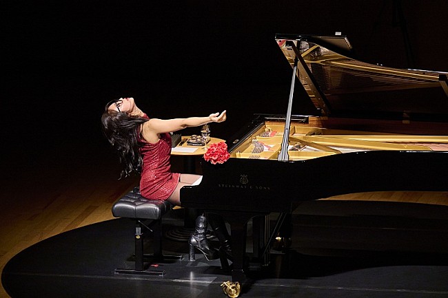 「ピアニスト五条院凌、全曲クラシックの芸術ステージを披露した東京オペラシティ公演のレポート到着」1枚目/11