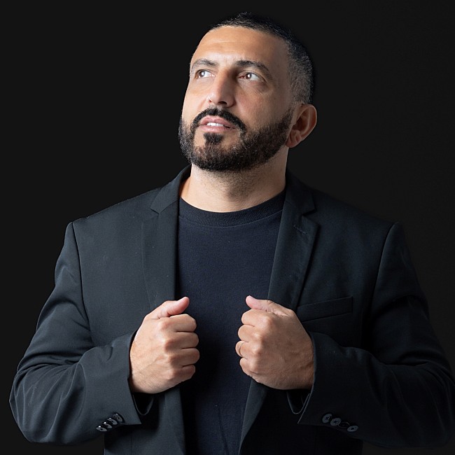 「＜インタビュー＞日本とラテン音楽を結ぶ挑戦者──エドゥアルド・バサガーニャが語る未来図」1枚目/2