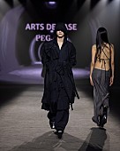 「金城碧海（JO1）、全身ブラックの衣装でランウェイデビュー」1枚目/4