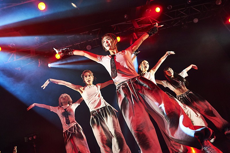 『虹プロ』ファイナリストAKARI擁するELSEE、メジャーデビュー決定