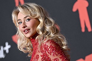 「サブリナ・カーペンター、自身のデビューALについて衝撃的事実をインタビューで知る「本当に私のことがどうでもよかったんだな」」