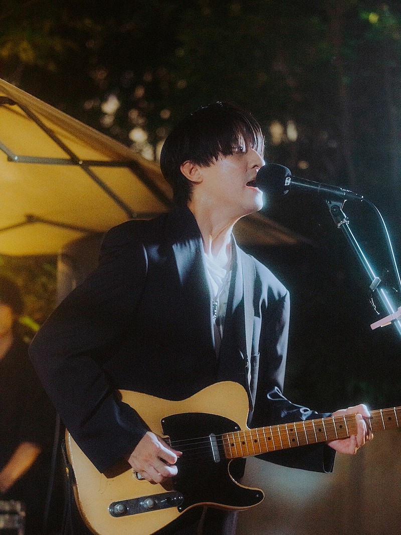 「オレンジスパイニクラブ、渋谷の空に『ナイフ』を刻んだフリーライブのレポート公開」1枚目/10