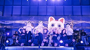 「アイナ・ジ・エンド、歌舞伎町ゲリラフリーライブより「革命道中」映像公開」