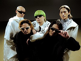 Kroi、初のアリーナ公演より「Fire Brain」ライブ映像を公開 | Daily