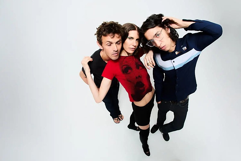 「バー・イタリア、新曲「rooster」のライブ・パフォーマンス映像公開」1枚目/4