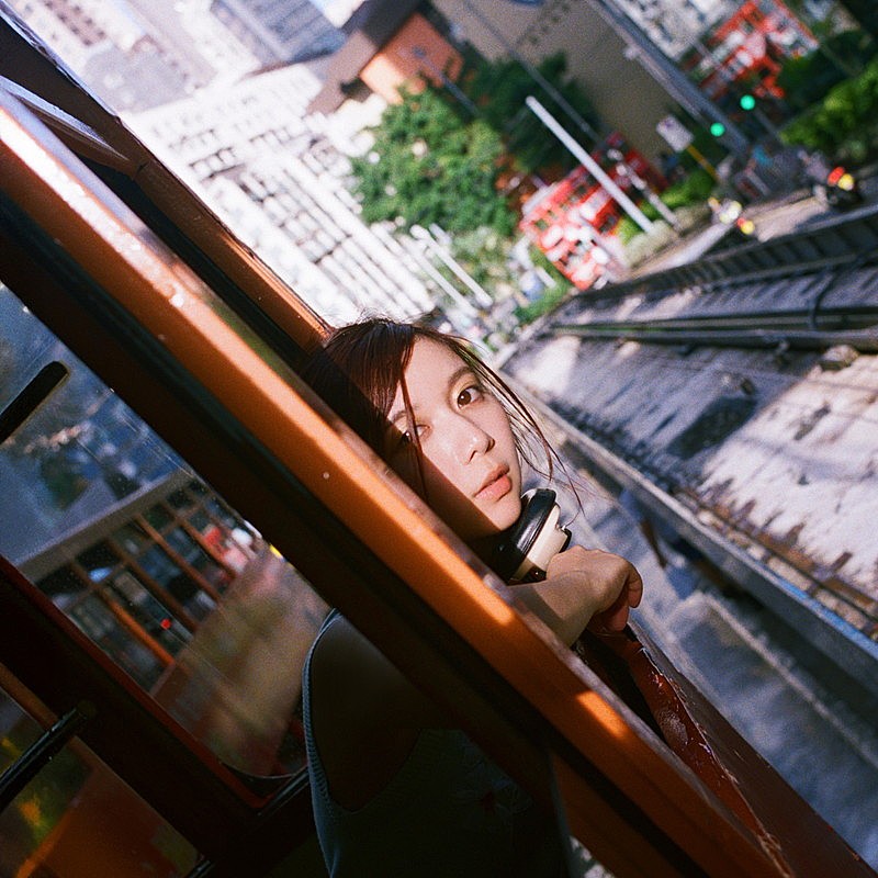 「adieu(上白石萌歌)、ワンマンライブ当日に新曲「元気?」配信リリース」1枚目/2