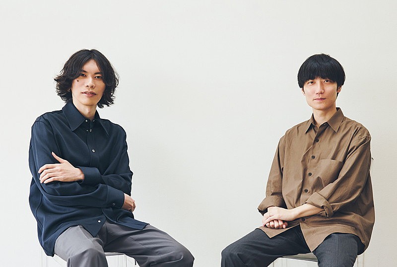 米津玄師が『GINZA』表紙、英国スタイルを着こなし＆奥山由之