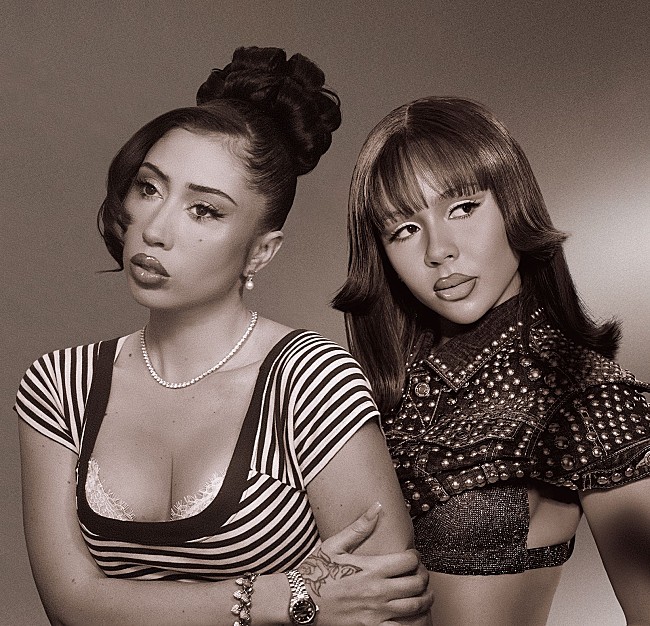 「カリ・ウチス、最新ALのDX版『シンシアリー：P.S.』よりマライア・ザ・サイエンティストとのコラボ解禁」1枚目/1