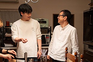 「豆原一成（JO1）がコーヒーを淹れる、市毛良枝とのW主演映画メイキング公開」