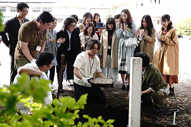 「「良いこと悪いこと」“同級生の不審死”に早くも考察集まる 「犯人予想は元担任」「森のくまさんの替え歌が不気味」」1枚目/1