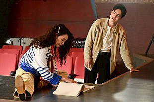 「「もしもこの世が舞台なら、楽屋はどこにあるのだろう」「舞台っぽいドラマだけど慣れてくるとどハマりする」「小さな声でしかせりふが読めないトニ－（市原隼人）に持っていかれた」」