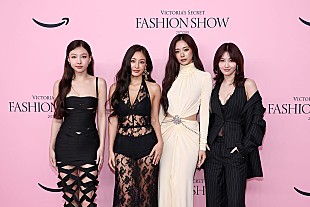 「TWICE、【ヴィクトリアズ・シークレット・ファッション・ショー】でパフォーマンス披露＆スニサ・リーと共演」